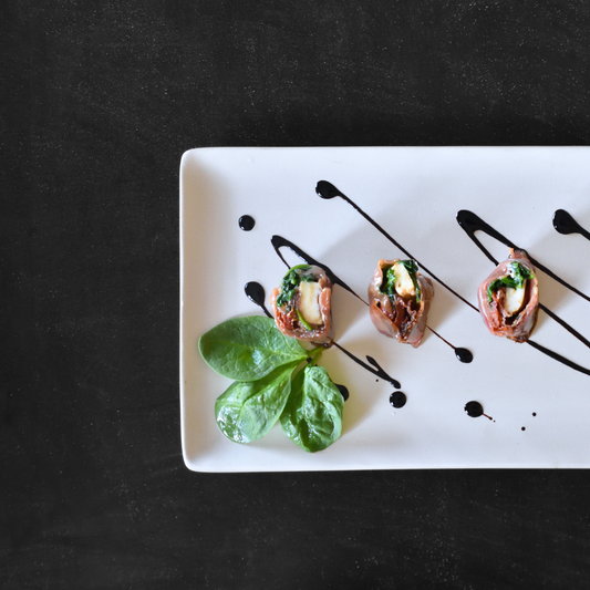 Rollitos de Jamón Serrano con Corazón de Mozzarella y Espinacas