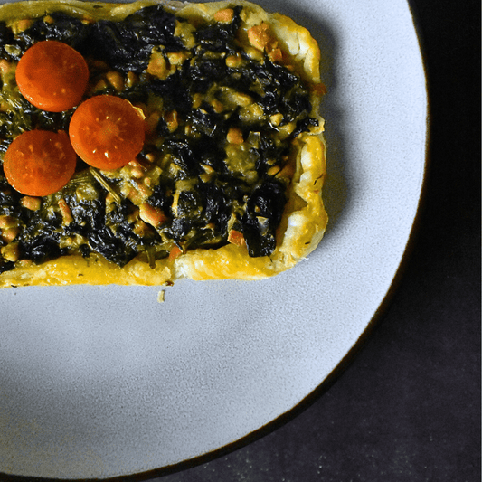 Hojaldre espinacas frescas y salmón ahumado