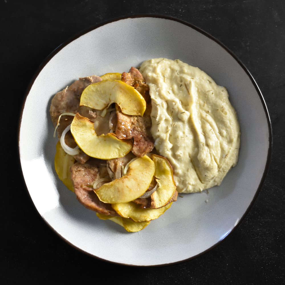 Lomo de Cerdo con Manzana Salteada y Parmentier de Patata