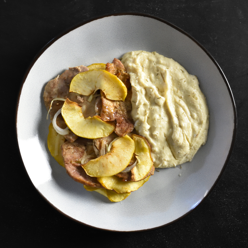 Lomo de Cerdo con Manzana Salteada y Parmentier de Patata