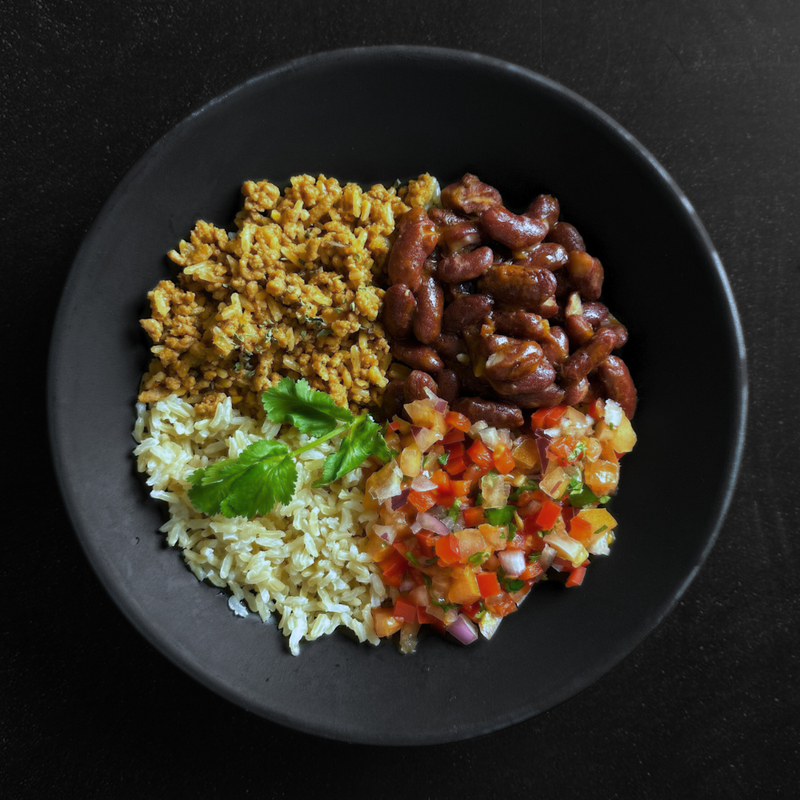 Bowl Mexicano de Carne y Frijoles Refritos con Pico de Gallo