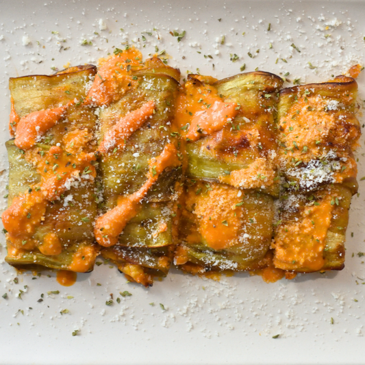 Canelos de berenjena de pesto rojo 