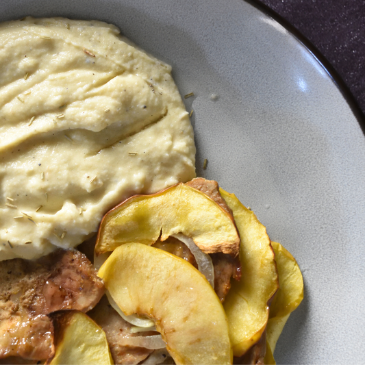 Lomo de Cerdo con Manzana Salteada y Parmentier de Patata