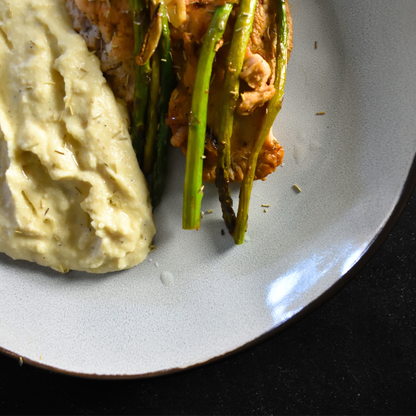 Pechuga de Pavo con Espárragos Salteados y Parmentier de Patata