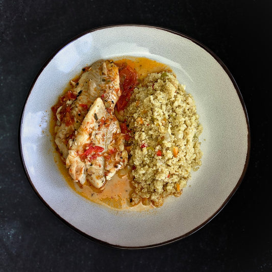 Merluza con tomate y Quinoa