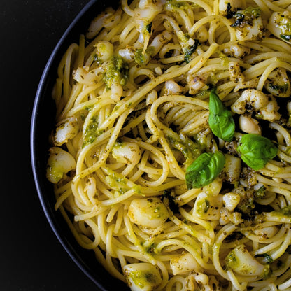 Pasta al pesto con sepia